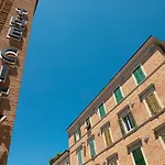Hotel The 3*