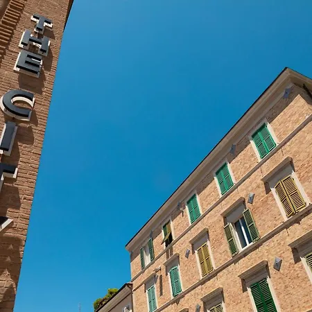 Hotel The 3*