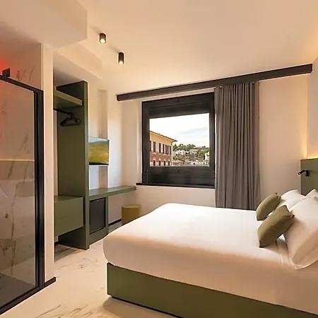 Hotel The 3*