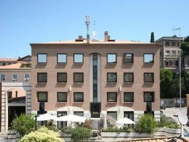 The Hotel 3*