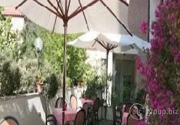 Hotel The 3*